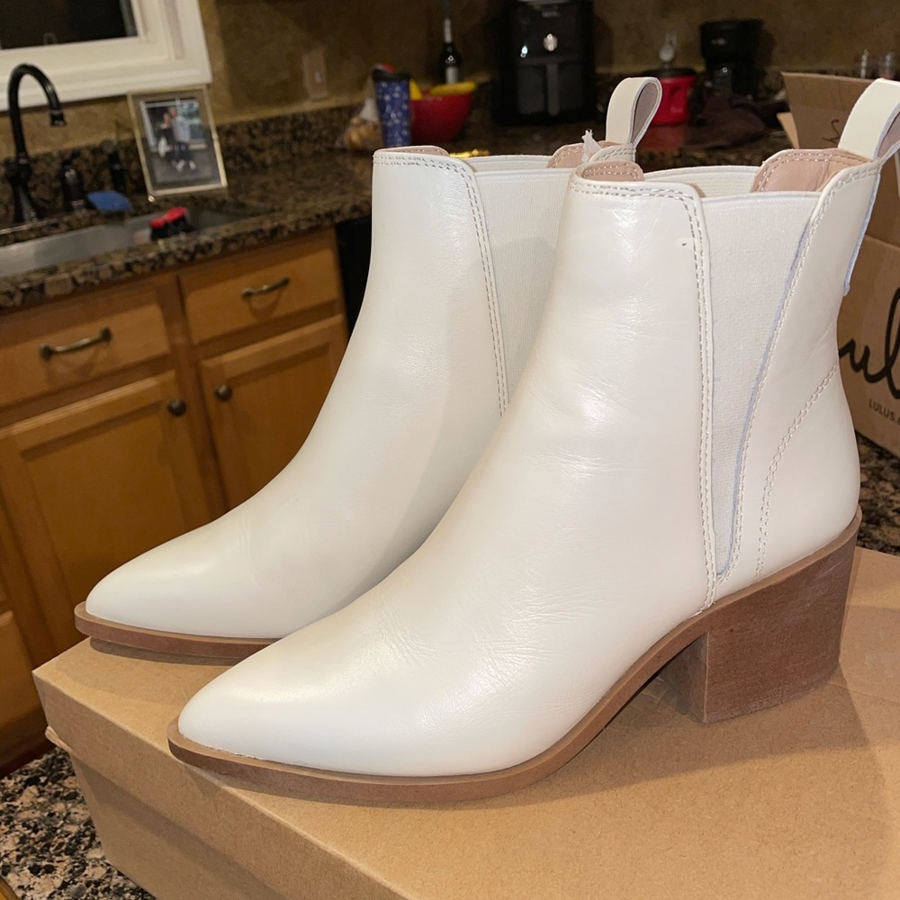 BRAND NEW STEVE MADDEN AUDIENCE BONE LEATHER BOOTS